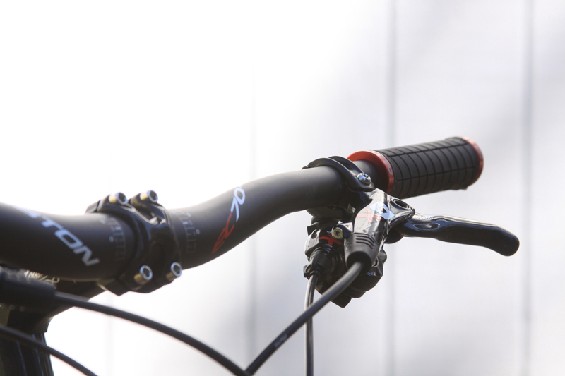 27" wide bars provide leverage and easier breathing. Old school bars were as narrow as 19".