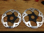 Brake rotors 160mm (L) 180mm (R)
