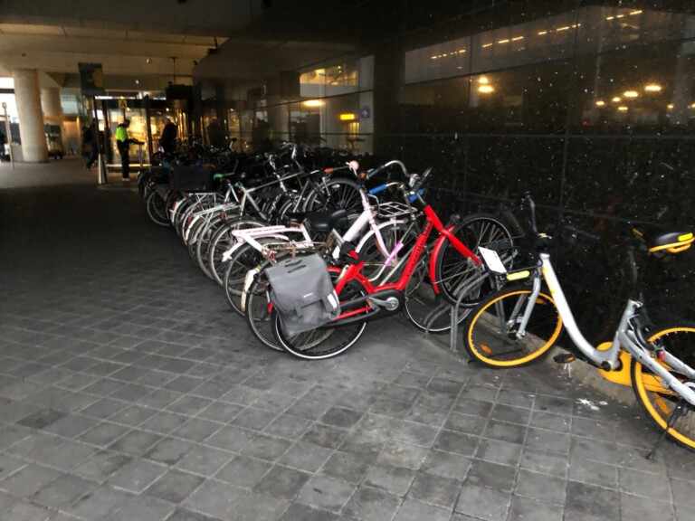 Airports Urged to Make Room for Bikes