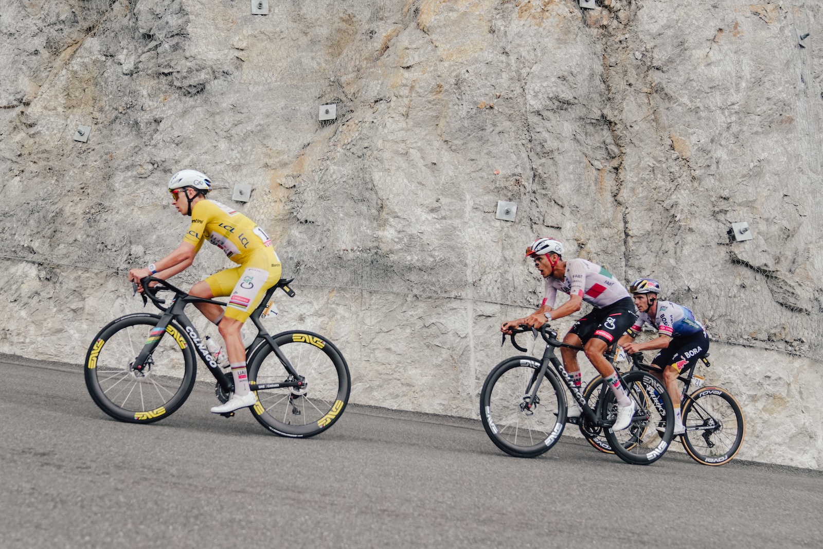 19/07/2026 - Tour de France 2026 - Étape 15 - Champagnole / Plateau de Salaison Brison (183,9 km) - Tadej POGACAR (UAE TEAM EMIRATES XRG), Isaac DEL TORO (UAE TEAM EMIRATES XRG), Remco EVENEPOEL (RED BULL - BORA - HANSGROHE) - Plateau de Salaison. Photo: Thomas Maheux/ASO