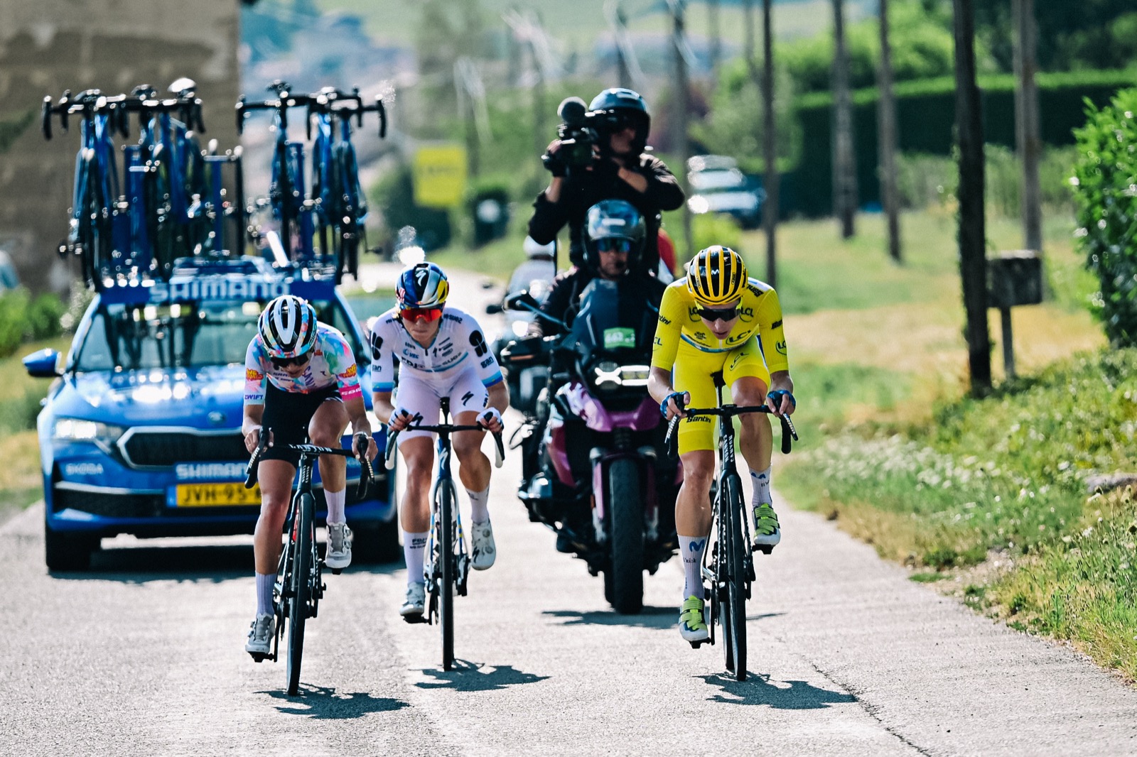 05/08/2026 - Tour de France Femmes avec Zwift 2026 - Étape 5 - Macon / Belleville-en-Beaujolais (140 km) - Katarzyna NIEWIADOMA-PHINNEY (CANYON//SRAM), Demi VOLLERING (FDJ UNITED-SUEZ), Marlen REUSSER (MOVISTAR TEAM) Photo: Billy Ceusters/ASO