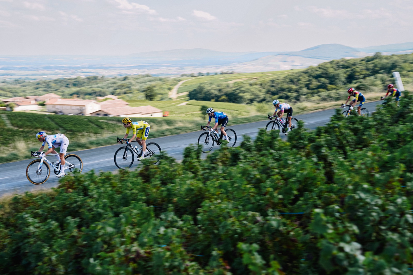 05/08/2026 - Tour de France Femmes avec Zwift 2026 - Étape 5 - Macon / Belleville-en-Beaujolais (140 km) - Demi VOLLERING (FDJ UNITED-SUEZ), Marlen REUSSER (MOVISTAR TEAM) - Photo: Gaetan Flamme/ASO