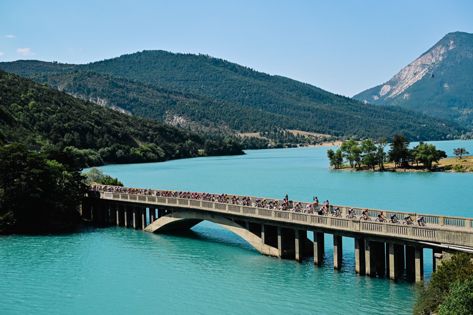 08/08/2026 - Tour de France Femmes avec Zwift 2026 - Étape 8 - Sisteron / Nice (171,9 km) - Le barrage du Castillon. Photo: Billy Ceusters/ASO