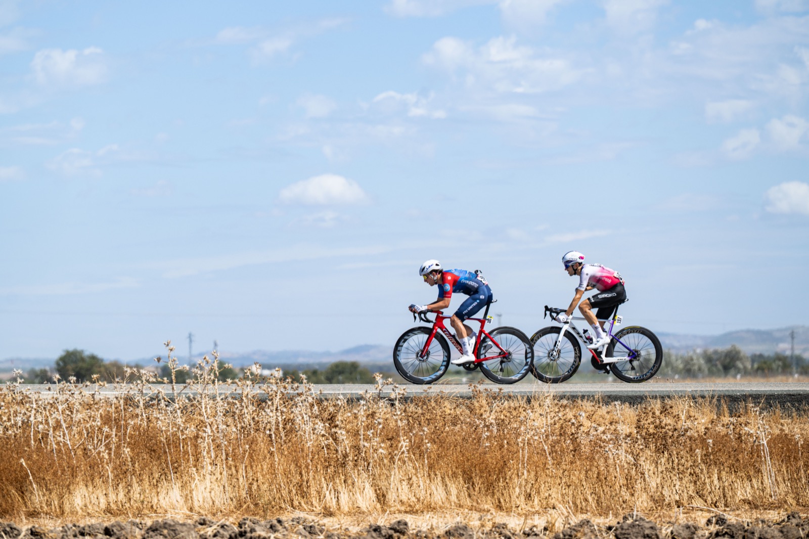 The breakaway! 09/09/2026 - La Vuelta 2026 - Stage 17 - Dos Hermanas > Sevilla (185 Km). Photo: Toni Baixauli/ASO